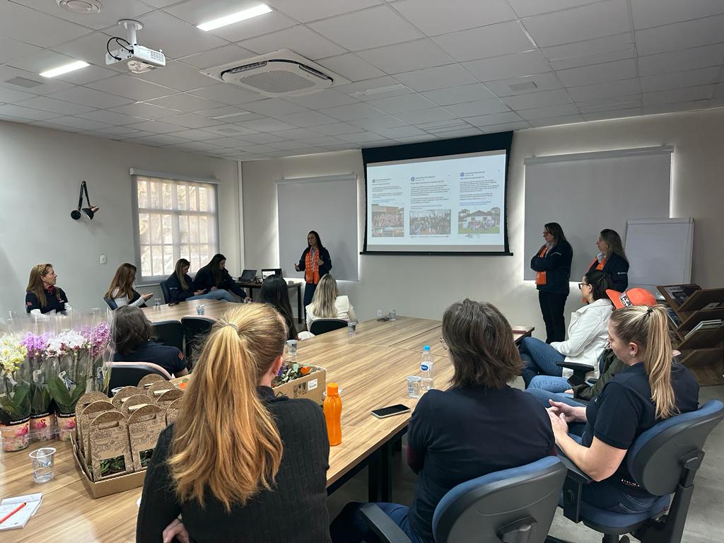 Mulheres Cooperativistas Veiling em Castro