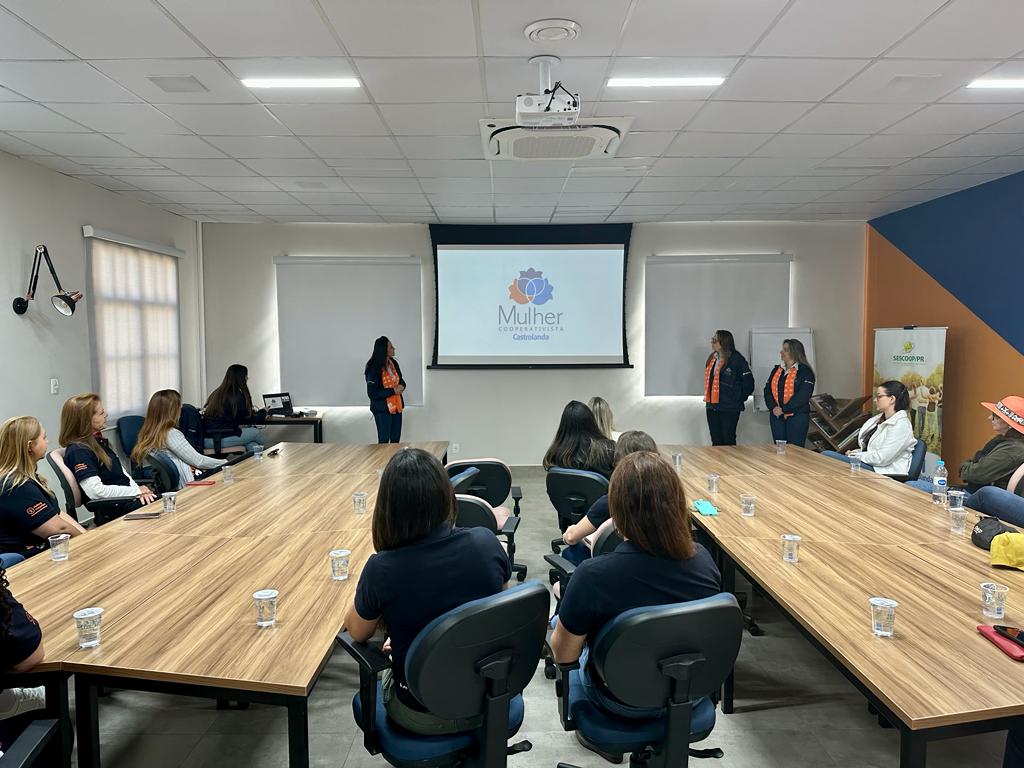 Mulheres Cooperativistas Veiling em Castro